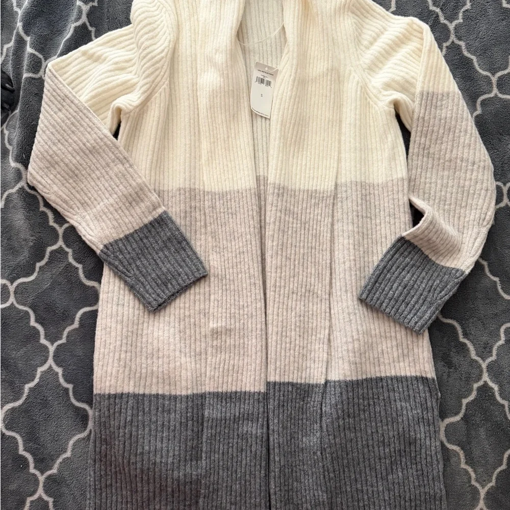 Banana Republic Cream/Beige/Charcoal Ribbed Cardigan with pockets NEW size small - Picture 1 of 4